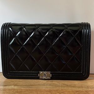 CHANEL Boy Wallet on Chain - Silver Hardware - Patent Black Leather